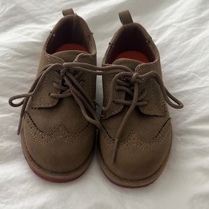 Toddler OshKosh B’gosh wing tips. Size 6c